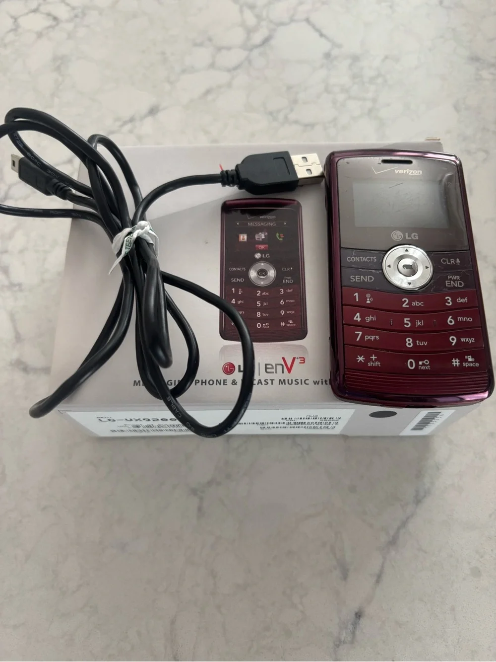 LG enV3 Y2K flip Phone from Verizon with keyboard, charger and box